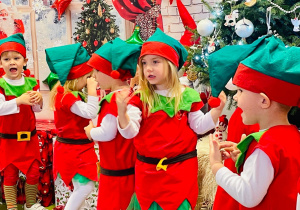 „Choinka Krasnoludków..." - Uroczystość Choinkowa w grupie IX