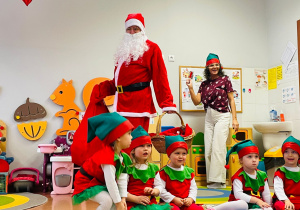 „Choinka Krasnoludków..." - Uroczystość Choinkowa w grupie IX
