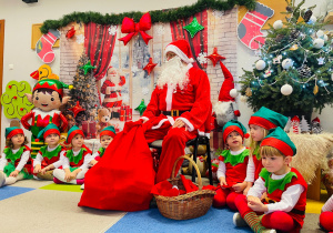 „Choinka Krasnoludków..." - Uroczystość Choinkowa w grupie IX