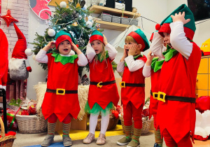 „Choinka Krasnoludków..." - Uroczystość Choinkowa w grupie IX