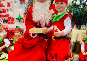 „Choinka Krasnoludków..." - Uroczystość Choinkowa w grupie IX