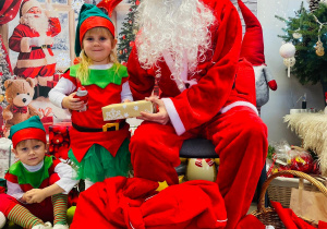 „Choinka Krasnoludków..." - Uroczystość Choinkowa w grupie IX