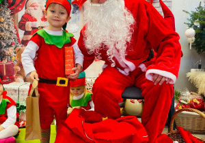 „Choinka Krasnoludków..." - Uroczystość Choinkowa w grupie IX