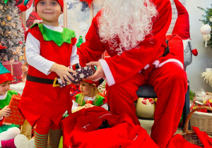 „Choinka Krasnoludków..." - Uroczystość Choinkowa w grupie IX