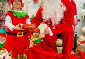 „Choinka Krasnoludków..." - Uroczystość Choinkowa w grupie IX