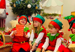 „Choinka Krasnoludków..." - Uroczystość Choinkowa w grupie IX