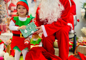 „Choinka Krasnoludków..." - Uroczystość Choinkowa w grupie IX