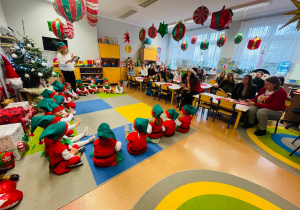 „Choinka Krasnoludków..." - Uroczystość Choinkowa w grupie IX