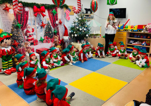 „Choinka Krasnoludków..." - Uroczystość Choinkowa w grupie IX