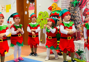 „Choinka Krasnoludków..." - Uroczystość Choinkowa w grupie IX