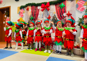 „Choinka Krasnoludków..." - Uroczystość Choinkowa w grupie IX