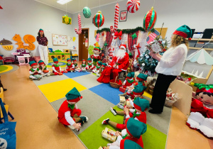 „Choinka Krasnoludków..." - Uroczystość Choinkowa w grupie IX
