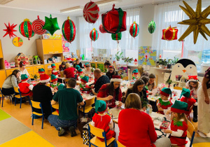 „Choinka Krasnoludków..." - Uroczystość Choinkowa w grupie IX