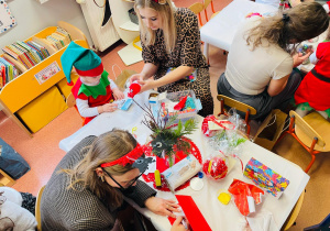 „Choinka Krasnoludków..." - Uroczystość Choinkowa w grupie IX