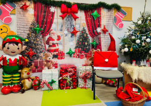 „Choinka Krasnoludków..." - Uroczystość Choinkowa w grupie IX