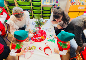 „Choinka Krasnoludków..." - Uroczystość Choinkowa w grupie IX