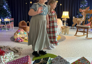 „Gwiazdkowy prezent” – uroczystość bożonarodzeniowa w gr. XII