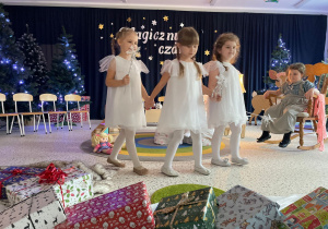 „Gwiazdkowy prezent” – uroczystość bożonarodzeniowa w gr. XII