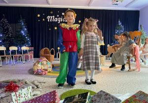 „Gwiazdkowy prezent” – uroczystość bożonarodzeniowa w gr. XII