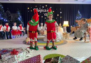 „Gwiazdkowy prezent” – uroczystość bożonarodzeniowa w gr. XII