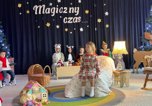 „Gwiazdkowy prezent” – uroczystość bożonarodzeniowa w gr. XII