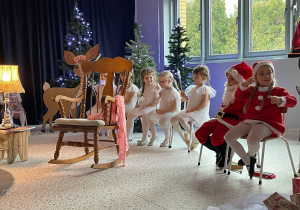 „Gwiazdkowy prezent” – uroczystość bożonarodzeniowa w gr. XII