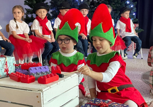 „Gwiazdkowy prezent” – uroczystość bożonarodzeniowa w gr. XII