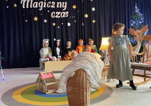 „Gwiazdkowy prezent” – uroczystość bożonarodzeniowa w gr. XII