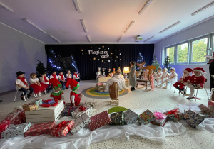 „Gwiazdkowy prezent” – uroczystość bożonarodzeniowa w gr. XII