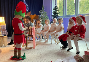 „Gwiazdkowy prezent” – uroczystość bożonarodzeniowa w gr. XII