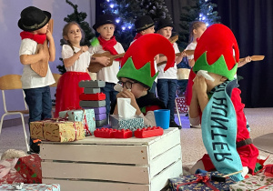 „Gwiazdkowy prezent” – uroczystość bożonarodzeniowa w gr. XII