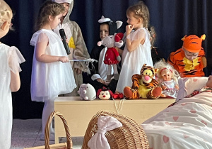 „Gwiazdkowy prezent” – uroczystość bożonarodzeniowa w gr. XII