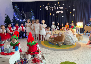 „Gwiazdkowy prezent” – uroczystość bożonarodzeniowa w gr. XII