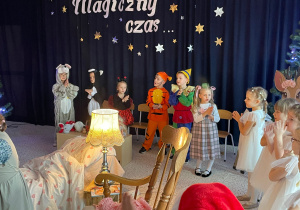 „Gwiazdkowy prezent” – uroczystość bożonarodzeniowa w gr. XII