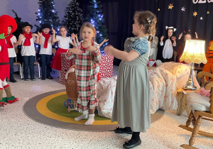 „Gwiazdkowy prezent” – uroczystość bożonarodzeniowa w gr. XII