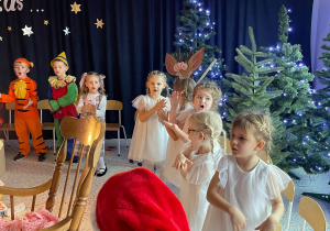 „Gwiazdkowy prezent” – uroczystość bożonarodzeniowa w gr. XII