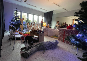 „Gwiazdkowy prezent” – uroczystość bożonarodzeniowa w gr. XII