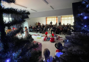 „Gwiazdkowy prezent” – uroczystość bożonarodzeniowa w gr. XII