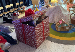 „Gwiazdkowy prezent” – uroczystość bożonarodzeniowa w gr. XII