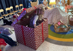 „Gwiazdkowy prezent” – uroczystość bożonarodzeniowa w gr. XII