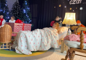 „Gwiazdkowy prezent” – uroczystość bożonarodzeniowa w gr. XII