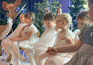 „Gwiazdkowy prezent” – uroczystość bożonarodzeniowa w gr. XII