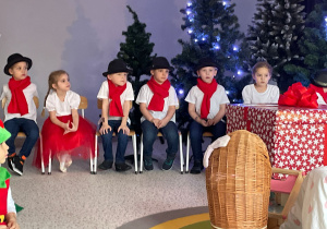 „Gwiazdkowy prezent” – uroczystość bożonarodzeniowa w gr. XII