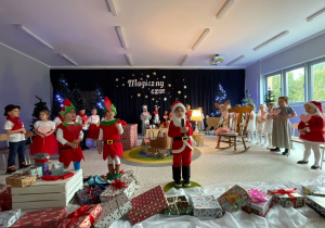 „Gwiazdkowy prezent” – uroczystość bożonarodzeniowa w gr. XII