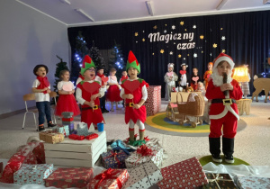 „Gwiazdkowy prezent” – uroczystość bożonarodzeniowa w gr. XII