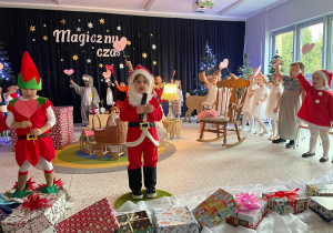 „Gwiazdkowy prezent” – uroczystość bożonarodzeniowa w gr. XII