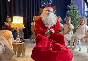 „Gwiazdkowy prezent” – uroczystość bożonarodzeniowa w gr. XII