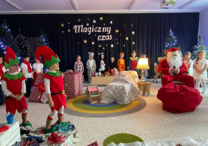 „Gwiazdkowy prezent” – uroczystość bożonarodzeniowa w gr. XII