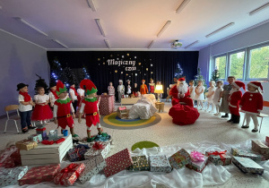 „Gwiazdkowy prezent” – uroczystość bożonarodzeniowa w gr. XII