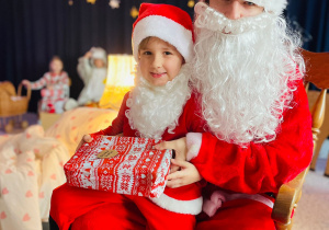 „Gwiazdkowy prezent” – uroczystość bożonarodzeniowa w gr. XII